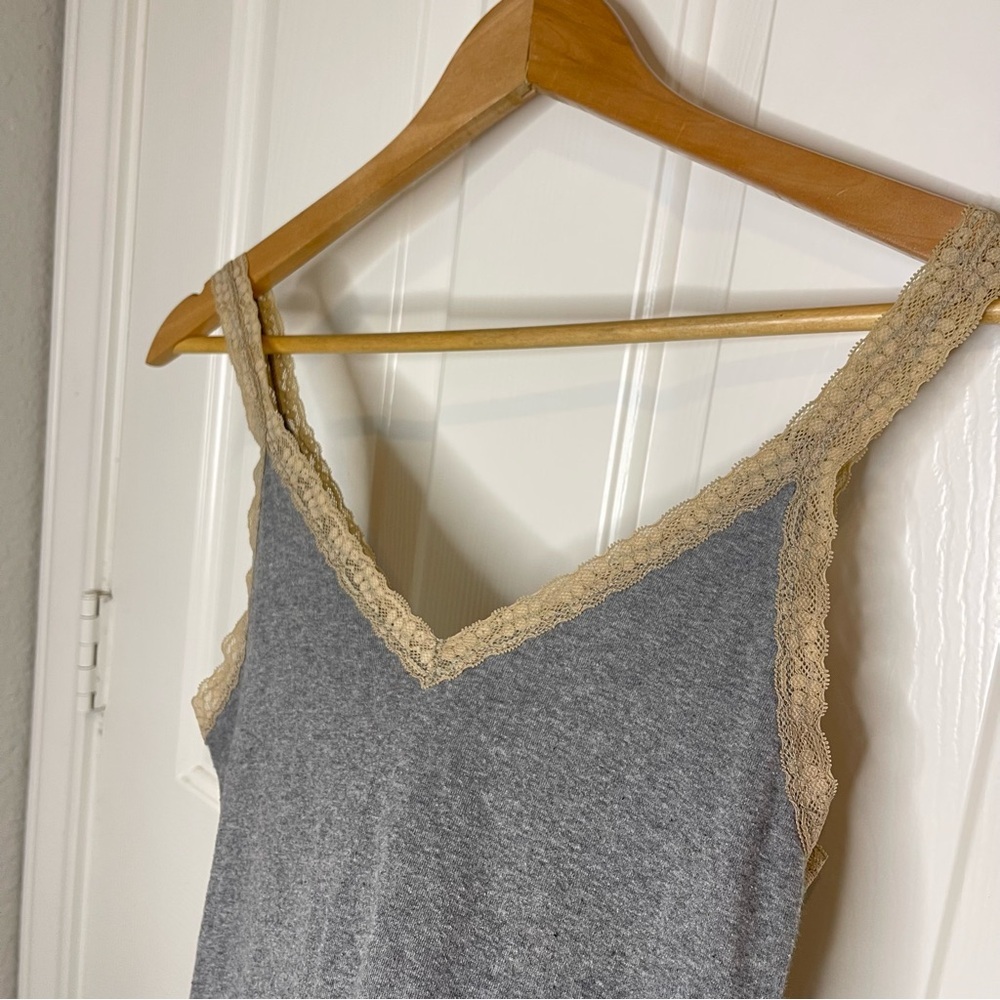 Y2K Hollister Grey Tan Lace V-Neck Fitted Cami Top Sz M Mcbling Coquette Dainty - Picture 3 of 7